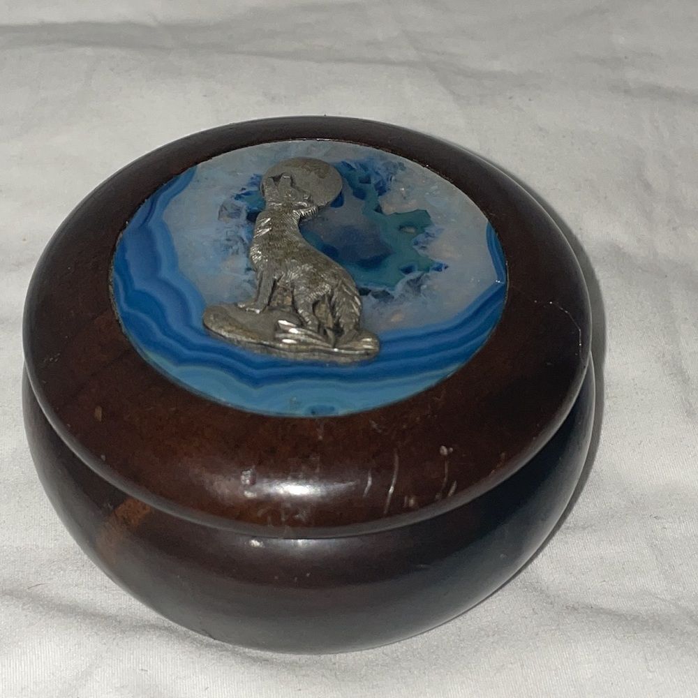 Small vintage round wooden case